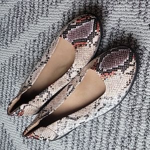 Naturalizer Tan Snakeskin Flats Size 10W